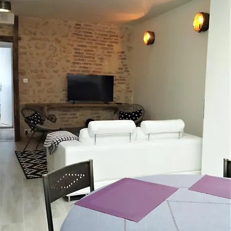 Les Remparts D'alienor Apartment