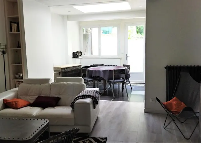 Les Remparts D'alienor Appartement *